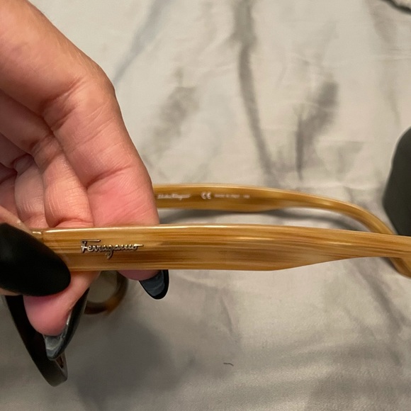 Ferragamo sunglasses with case main image 6